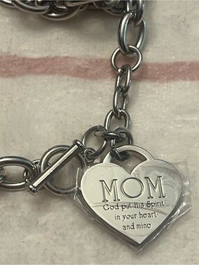 Dicksons Silver MOM Heart Charm Bracelet